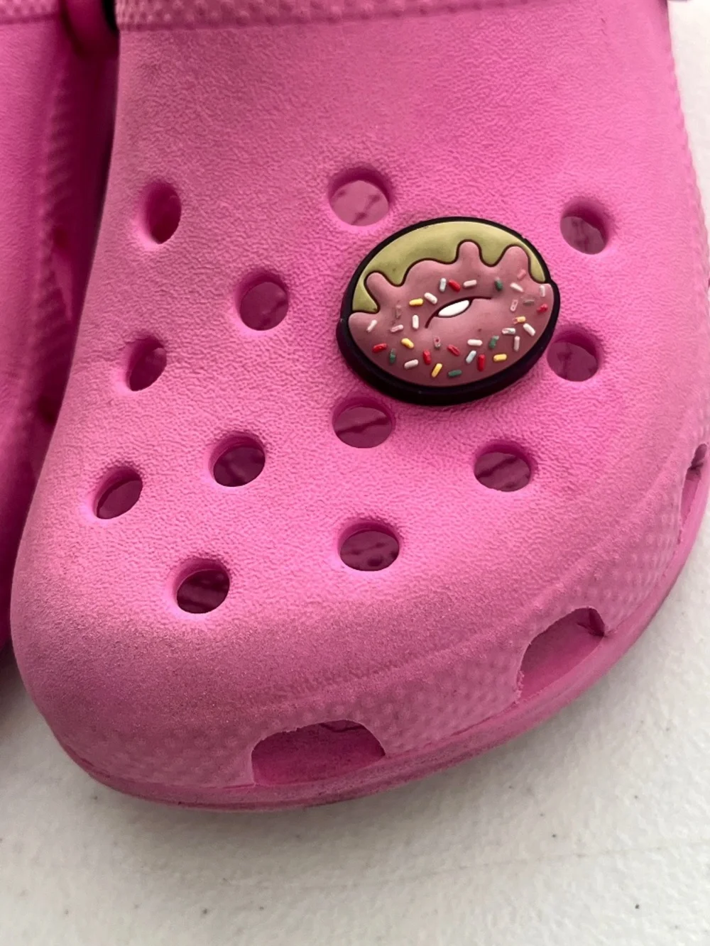 Crocs Kids Pink Clog Water Shoes, Barbie/Doughnut Jibbutz Charms Size 10